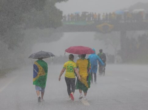 inmet-fez-alertas-de-tempestade-antes-de-raio-atingir-ato-de-nikolas.-video