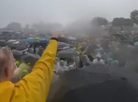 mulher-ferida-apos-queda-de-raio-em-ato-de-nikolas-esta-em-uti