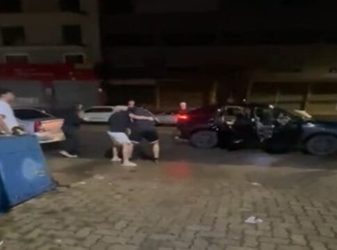 briga-por-chiclete:-novas-imagens-mostram-piloto-ameacando-adolescente.-veja-video