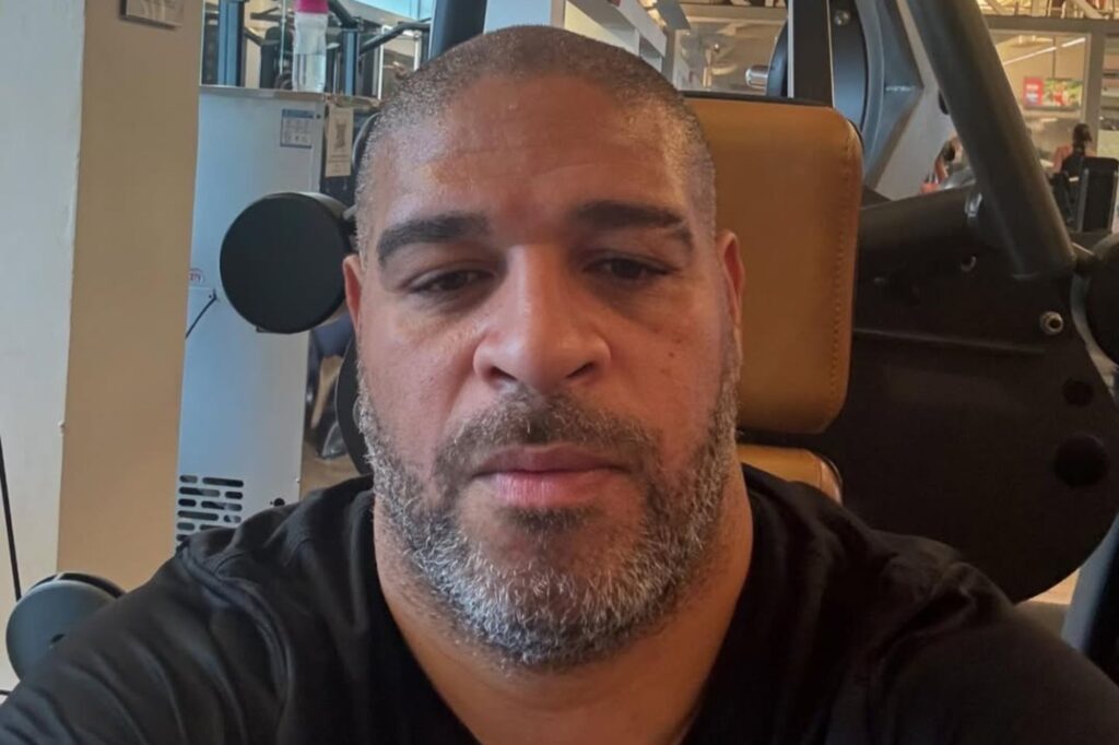 adriano-imperador-manda-recado-apos-mae-ser-vitima-de-golpe-com-ia