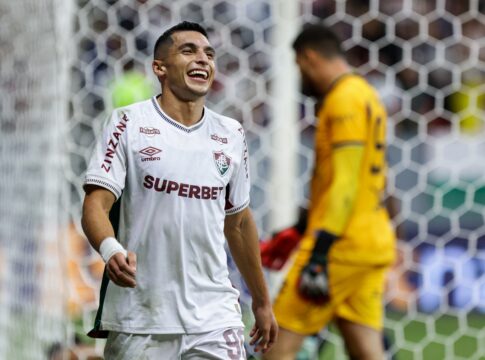 alvo-do-boca,-kevin-serna-renova-com-o-fluminense-ate-2028