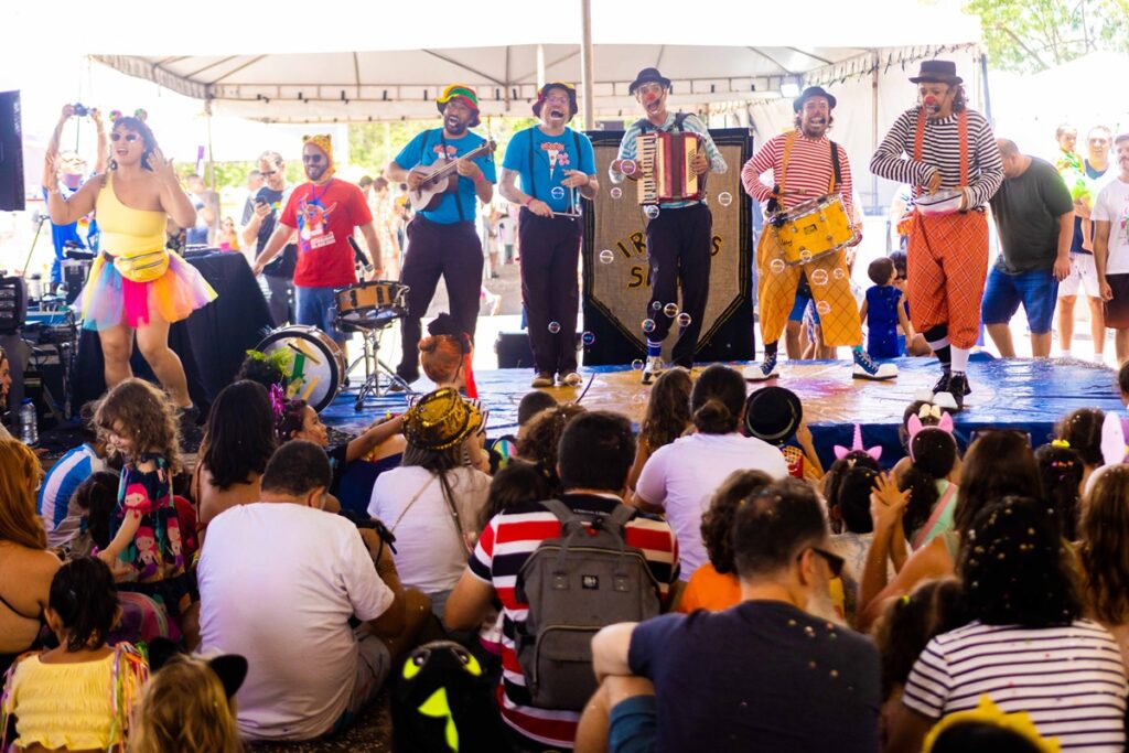 “vamos-resistir”,-declara-suvaquinho-da-asa-mesmo-fora-do-df-folia