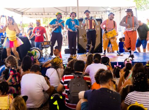 “vamos-resistir”,-declara-suvaquinho-da-asa-mesmo-fora-do-df-folia