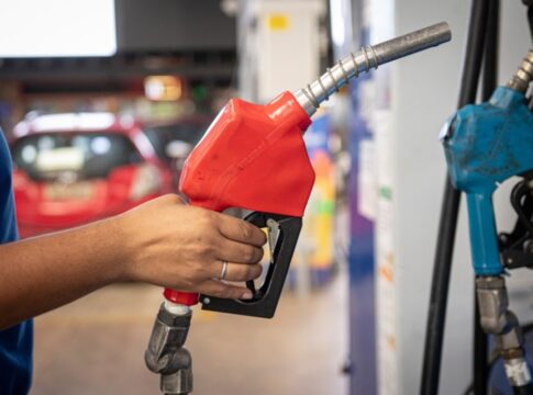 gasolina:-litro-no-df-deve-ficar-mais-barato-se-houver-repasse;-veja-quanto