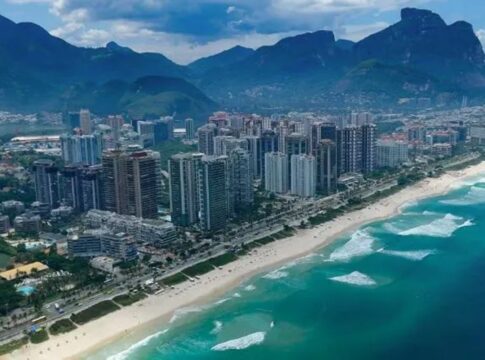 “praias-sao-do-povo”,-diz-juiza-ao-proibir-decks-e-moveis-na-tijuca