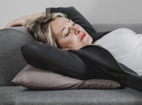 menopausa-pode-reduzir-a-massa-cinzenta-e-afetar-o-sono,-aponta-estudo