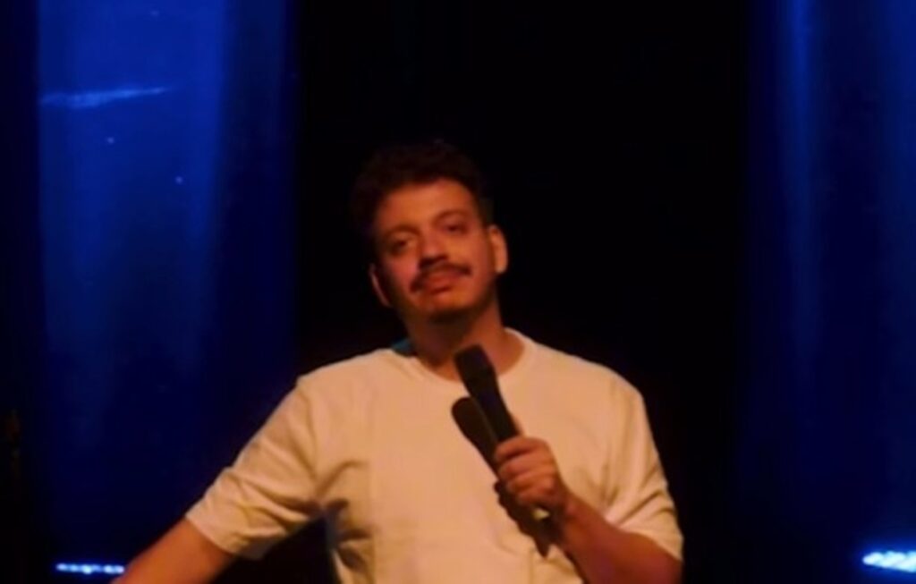 humorista-ironiza-caminhada-de-nikolas:-“idiota”-e-“forrest-gump”