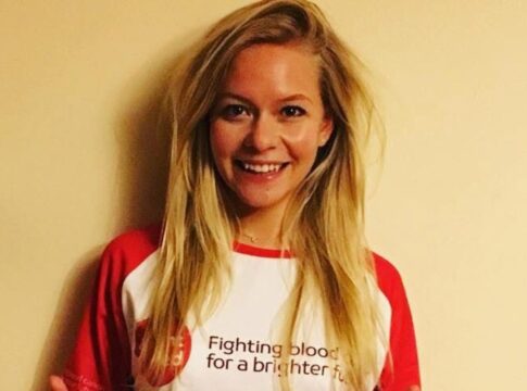 mulher-tem-sintomas-de-cancer-de-intestino-confundidos-com-hemorroidas