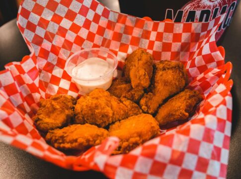 frango-na-air-fryer:-crocante-por-fora-e-suculento-por-dentro