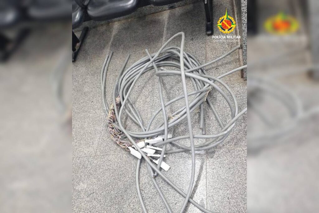 cameras-flagram-dupla-furtando-cabos-em-empresa-no-gama.-veja-video