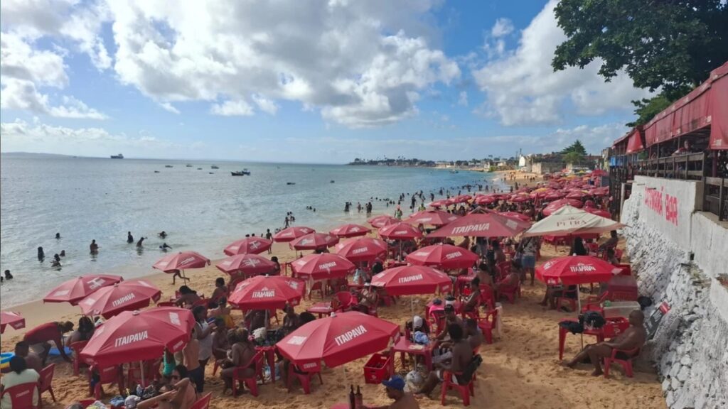 banhistas-lotam-unica-praia-propria-para-banho-em-salvador;-saiba-qual