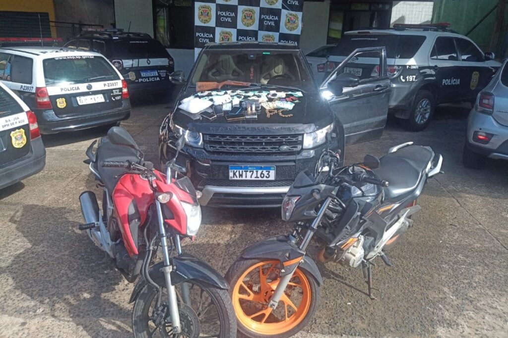 carrao,-motos-e-dinheiro:-policia-prende-suspeito-em-“casa-do-trafico”