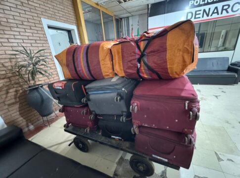 trio-e-pego-com-400-kg-de-folhas-de-coca-em-onibus-na-marginal-tiete