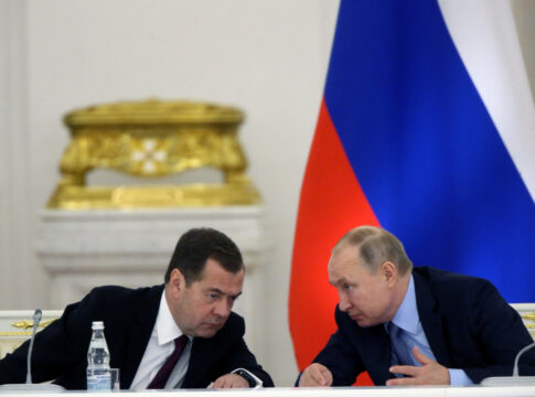 medvedev-alerta-para-nova-corrida-armamentista-com-fim-do-new-start