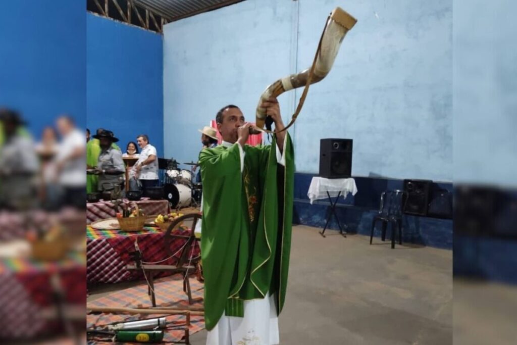 arquiteto-e-fa-de-dostoievski.-quem-e-o-padre-que-bolsonaro-quer-ver-na-prisao