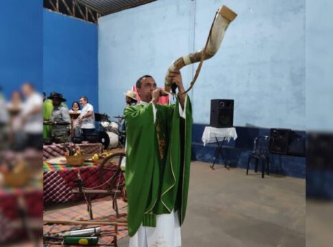arquiteto-e-fa-de-dostoievski.-quem-e-o-padre-que-bolsonaro-quer-ver-na-prisao