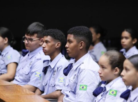 escolas-civico-militares-de-sp-vao-comecar-ano-letivo-sem-uniformes
