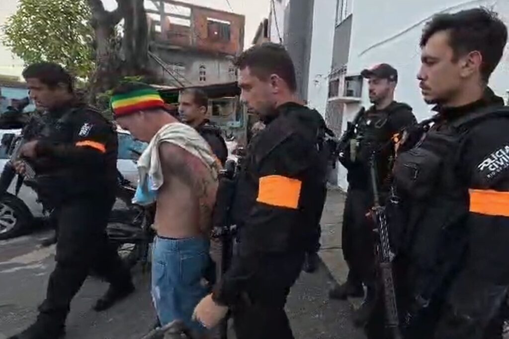 policia-faz-operacao-contra-o-cv-por-tortura-e-homicidio-no-rio