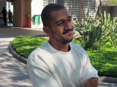 fora-do-bbb-26,-matheus-ganha-presente-curioso-de-fa-na-porta-da-globo