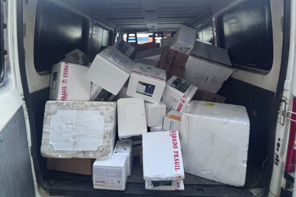 em-fuga,-ladroes-abandonam-carga-milionaria-com-remedios-e-pm-recupera