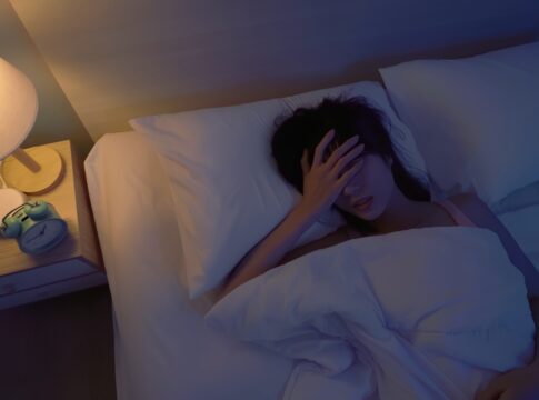 estudo-alerta-que-dormir-tarde-pode-aumentar-risco-de-infarto-e-avc