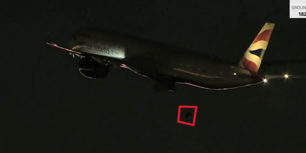 pneu-traseiro-de-aviao-cai-durante-decolagem-nos-eua;-veja-video