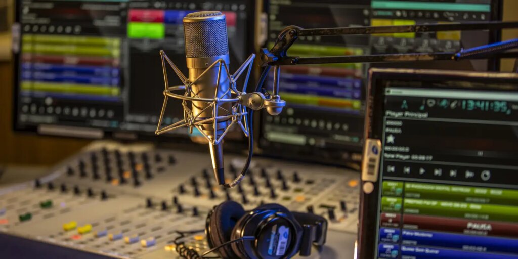 Rádio MEC e Nacional têm crescimento histórico de audiência em 2025 radio-mec-e-nacional-tem-crescimento-historico-de-audiencia-em-2025