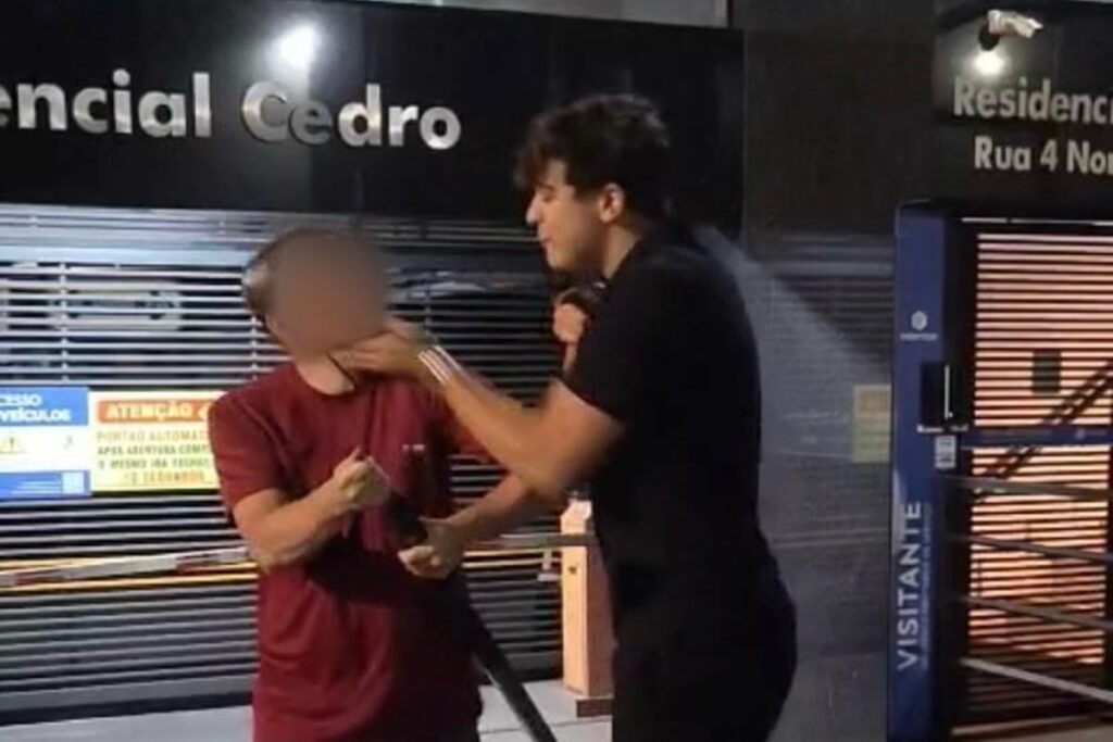 veja-piloto-humilhando-e-dando-tapas-na-cara-de-homem-apos-briga-no-transito.-video