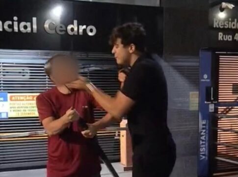 veja-piloto-humilhando-e-dando-tapas-na-cara-de-homem-apos-briga-no-transito.-video