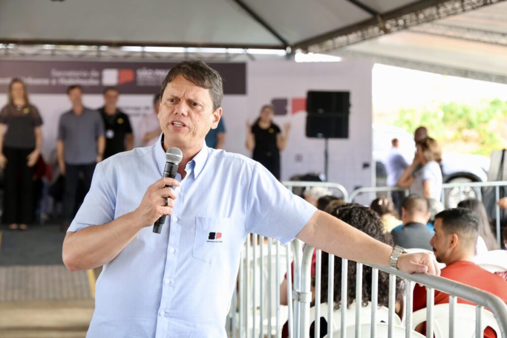 tarcisio-almoca-com-carlos-fora-da-agenda-antes-de-visita-a-bolsonaro
