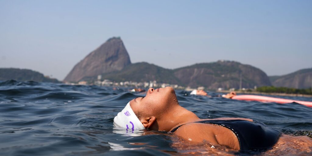 Treinos em grupo na praia devolvem liberdade a pessoas trans no Rio treinos-em-grupo-na-praia-devolvem-liberdade-a-pessoas-trans-no-rio
