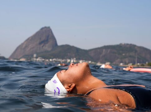treinos-em-grupo-na-praia-devolvem-liberdade-a-pessoas-trans-no-rio