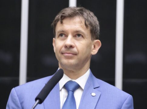 deputado-eduardo-velloso-e-alvo-da-pf-por-pagar-show-milionario-com-emenda-pix