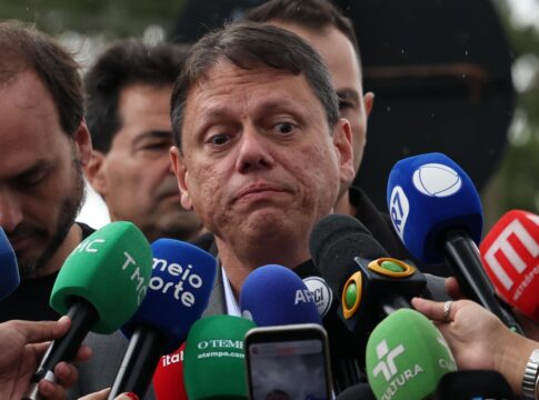 apos-visita,-tarcisio-defende-prisao-domiciliar-de-jair-bolsonaro