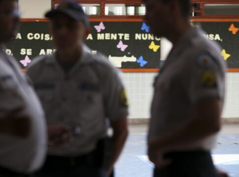 pgr-da-aval-a-escolas-civico-militares-paulistas,-mas-nao-a-pagamentos