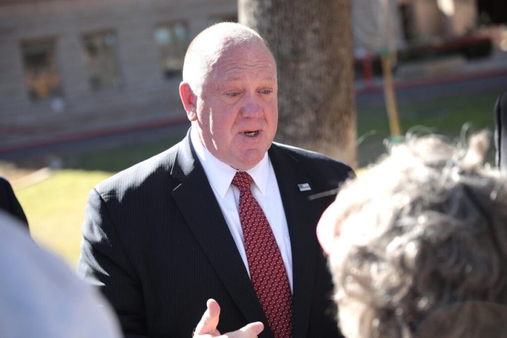 eua-planeja-reduzir-o-numero-de-agentes-do-ice-em-minnesota