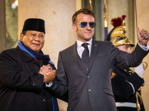 oculos-de-emmanuel-macron-viralizam-e-vendas-do-modelo-disparam⁠