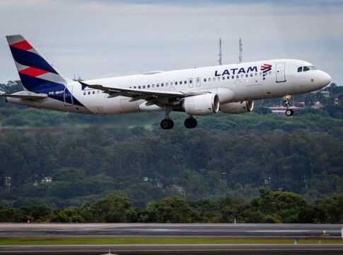 aviao-da-latam-muda-rota-para-ribeirao-preto-apos-bateria-explodir-a-bordo