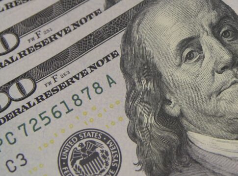 dolar-cai-para-r$-5,19-e-continua-no-menor-valor-em-20-meses