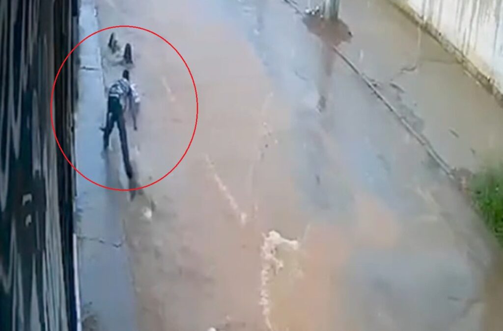 mae-e-filha-sao-arrastadas-por-enxurrada-durante-temporal-no-entorno.-veja-video