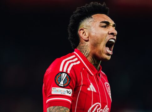 igor-jesus-marca-duas-vezes-e-atinge-marca-na-liga-europa;-entenda