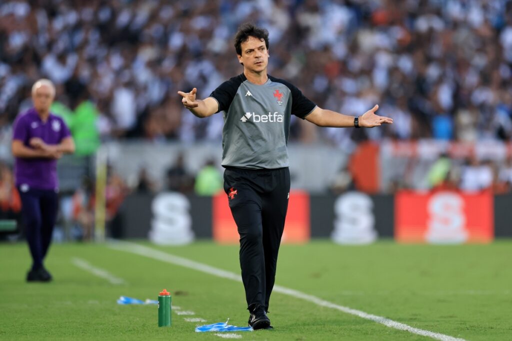 fernando-diniz-da-bronca-em-jogadores-do-vasco-durante-o-jogo;-veja