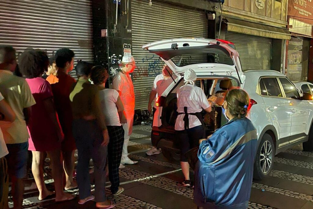 umbandista-diz-que-universal-tumultuou-acao-social:-“comida-do-diabo”.-video