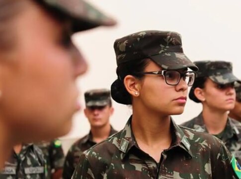 exercito-faz-selecao-para-alistamento-militar-de-homens-e-mulheres