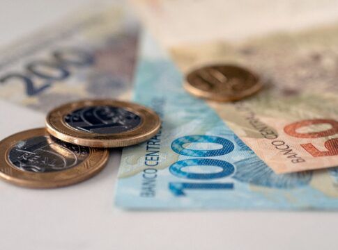 real-tem-2a-maior-valorizacao-sobre-o-dolar-entre-28-moedas-em-janeiro