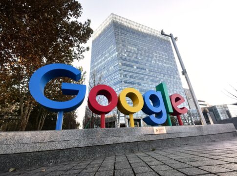 ex-funcionario-do-google-e-condenado-por-roubar-ia-para-criar-empresa