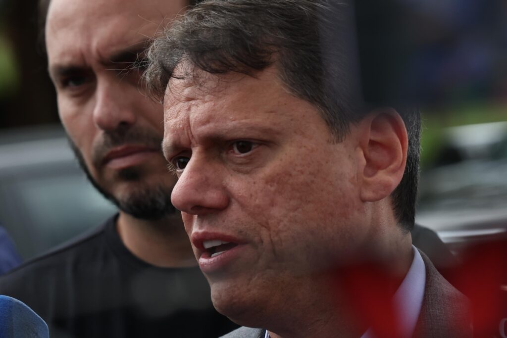 “nada-a-ver-com-submissao”,-diz-tarcisio-sobre-relacao-com-bolsonaro