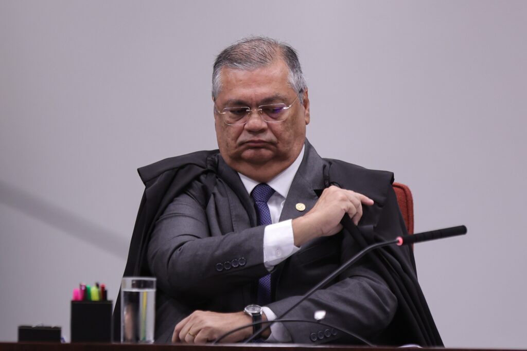 camara-pede-a-dino-desbloqueio-de-emendas-de-eduardo-bolsonaro