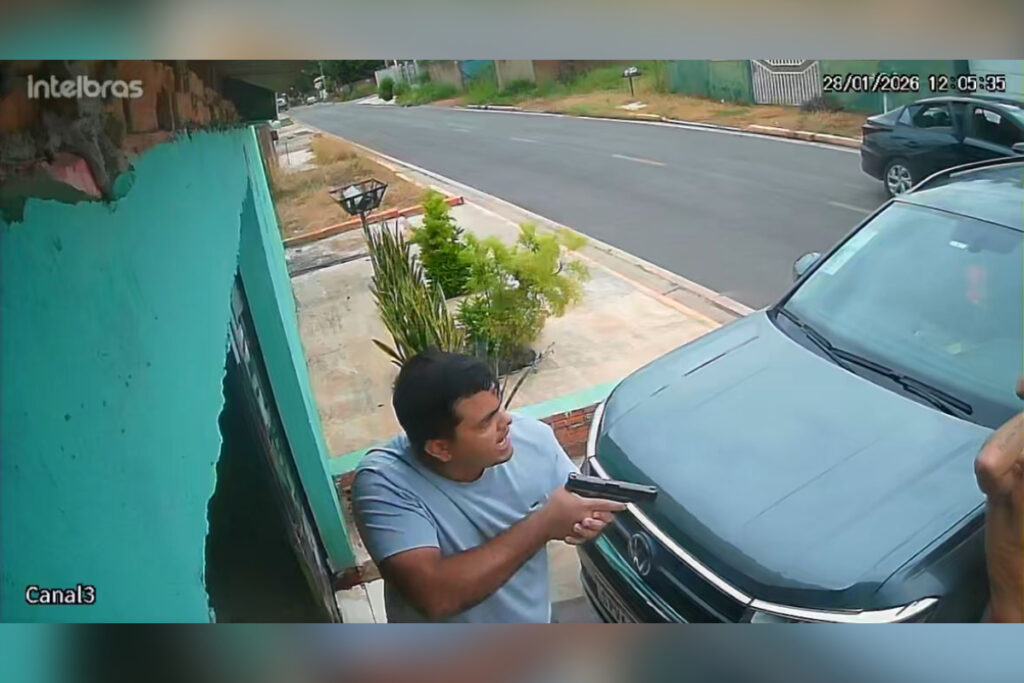 cameras-flagram-pm-participando-de-assalto-a-mao-armada.-veja-video