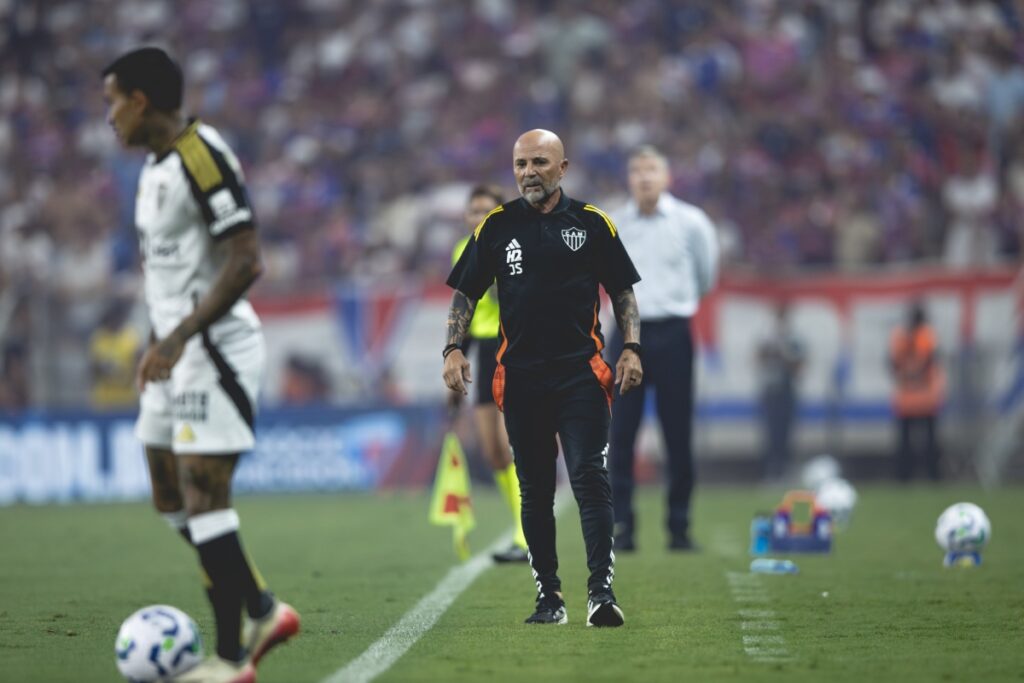 voo-do-atletico-mg-sofre-alteracao-e-muda-rota-por-conta-do-clima